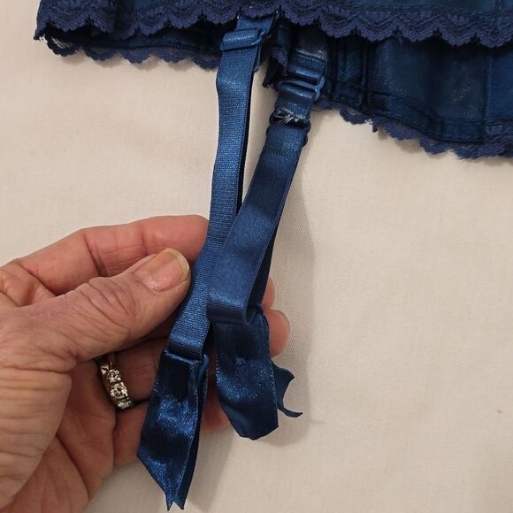 - FREDERICKS OF HOLLYWOOD LACE BROCADE/UNDERWEAR SET SIZE 36 - Picture 5 of 10